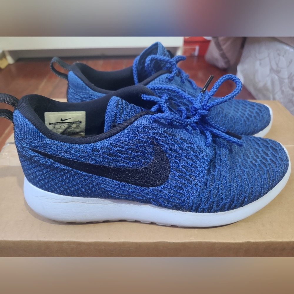 Nike Roshe Woman size 8